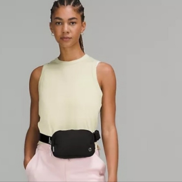 Lululemon Athletica Everywhere  Belt Bag 1L Black/White Strap - Picture 2 of 10